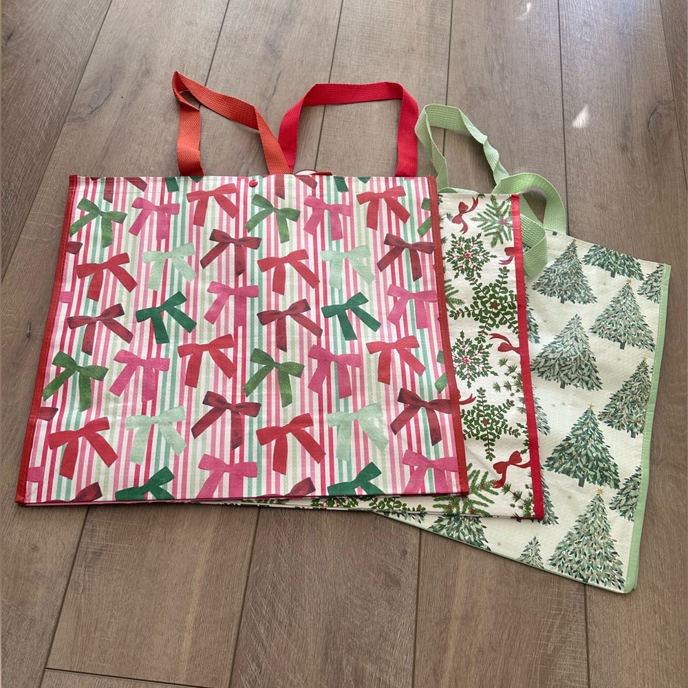 Homegoods TJMaxx Marshalls Christmas Tree, Snowflake & Bow Print Bags Set of 3